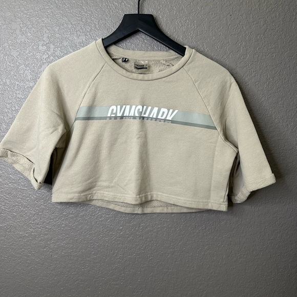 Gymshark Tops - Women’s gym shark crop top size medium